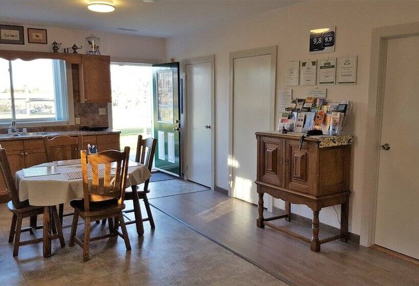 Duck Pond Bed & Breakfast Cottage