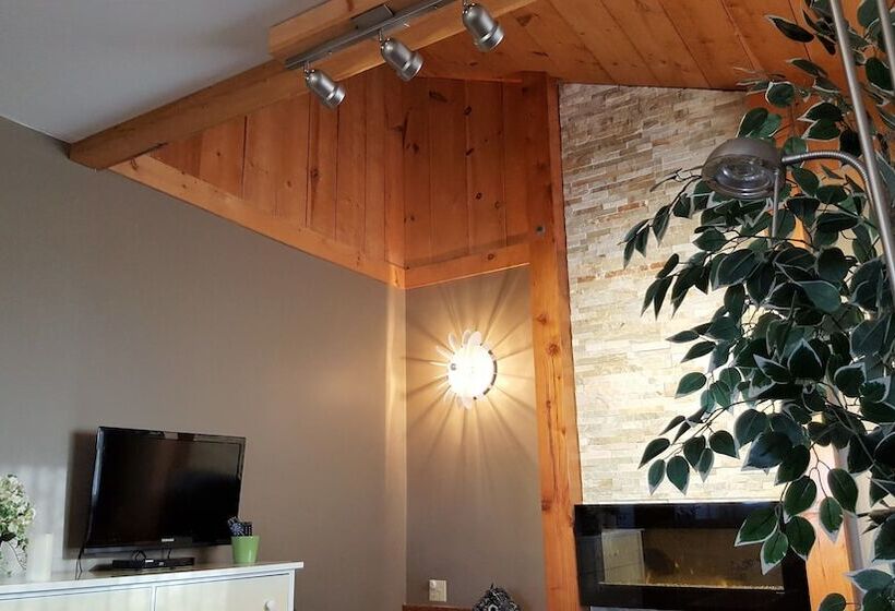 Duck Pond Bed & Breakfast Cottage