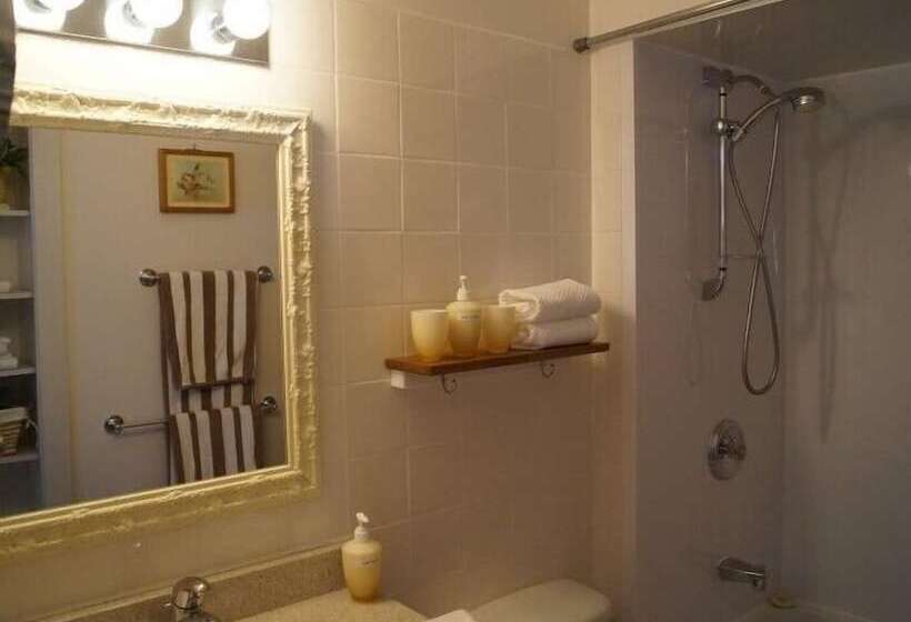 Duck Pond Bed & Breakfast Cottage