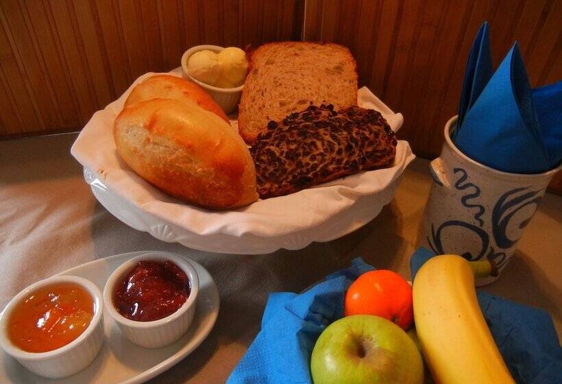 Duck Pond Bed & Breakfast Cottage