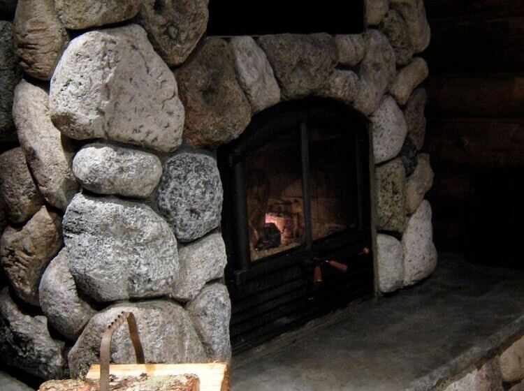 Handsome Dan's At Otter Point