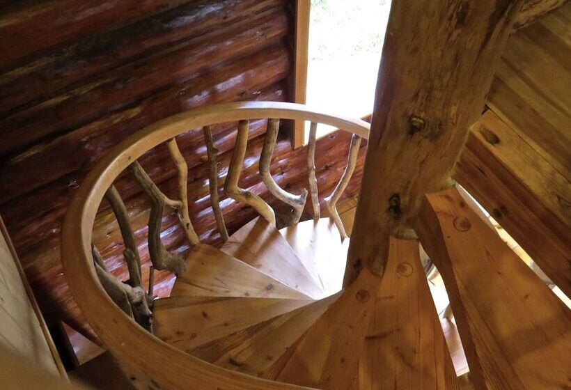 Handsome Dan's At Otter Point