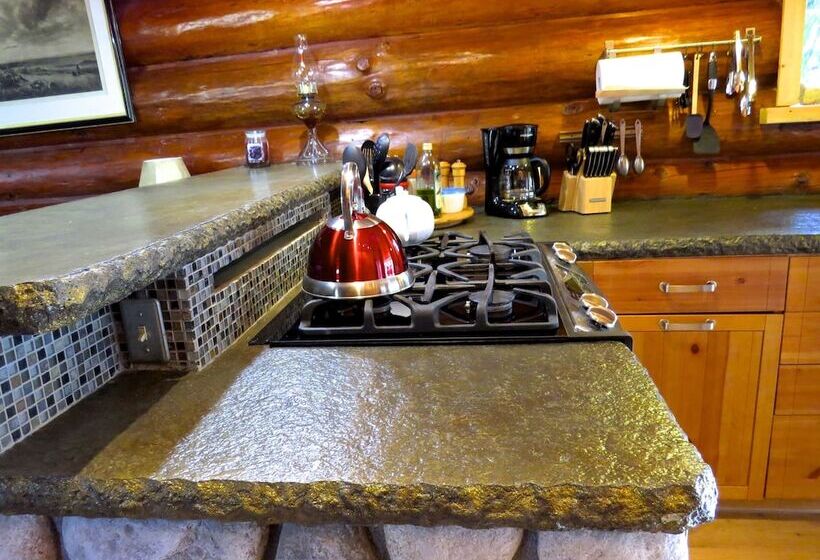 Handsome Dan's At Otter Point