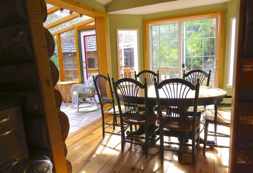 Handsome Dan's At Otter Point