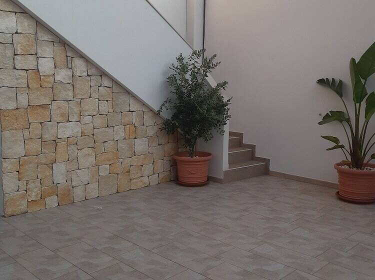مسافرخانه B&b Sara