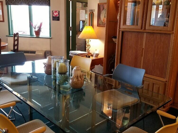 Отель 1026 Oasis Inn