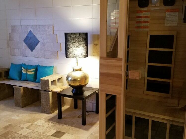 Отель 1026 Oasis Inn