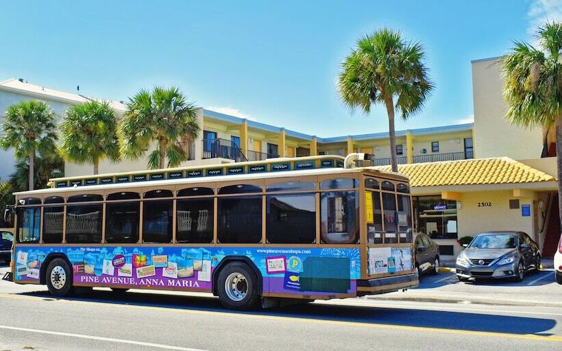 בית מלון כפרי Anna Maria Island Dream Inn