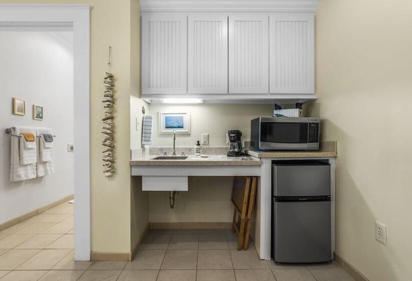 فندق Bay Town Inn