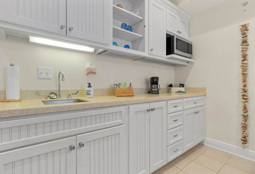 فندق Bay Town Inn