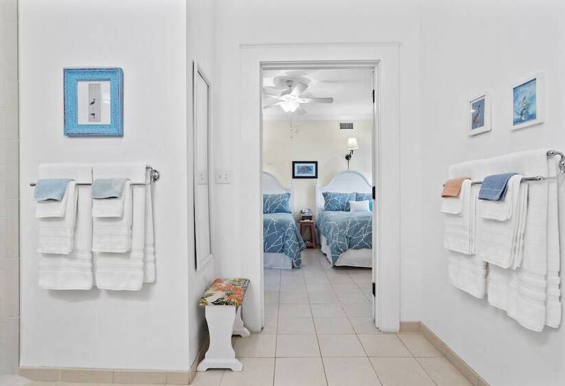 فندق Bay Town Inn