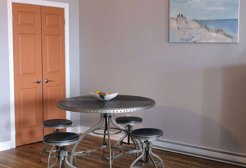 فندق Canalside Restaurant, Inn & Kitchen Store