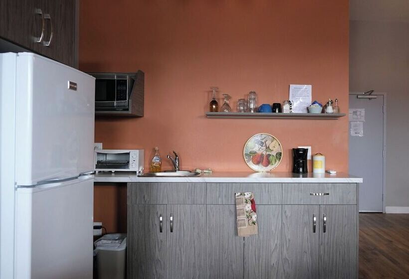 فندق Canalside Restaurant, Inn & Kitchen Store