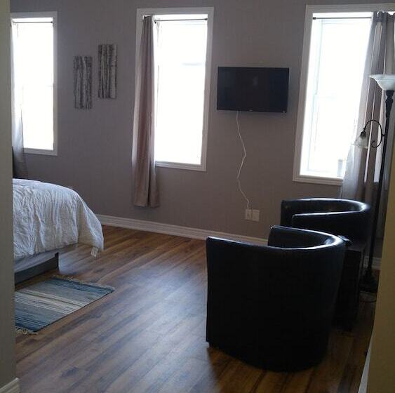 فندق Canalside Restaurant, Inn & Kitchen Store