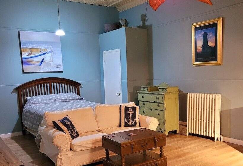 فندق Canalside Restaurant, Inn & Kitchen Store