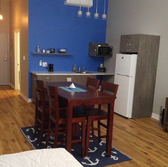 فندق Canalside Restaurant, Inn & Kitchen Store