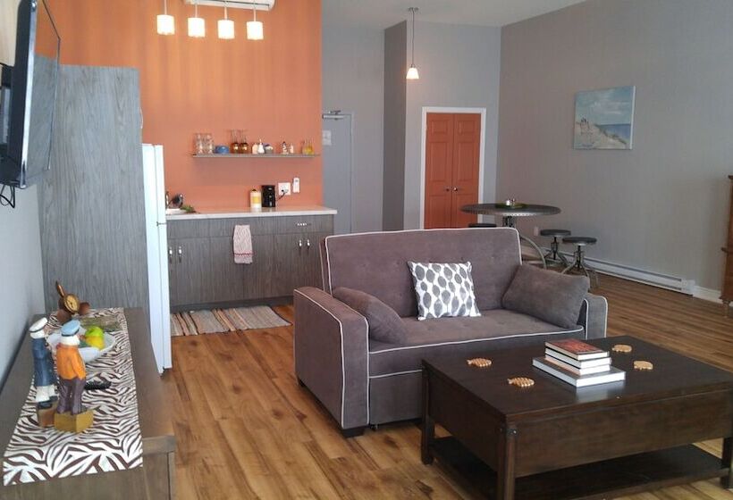 فندق Canalside Restaurant, Inn & Kitchen Store