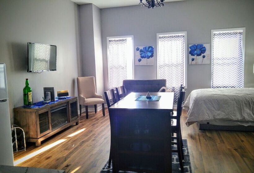 فندق Canalside Restaurant, Inn & Kitchen Store