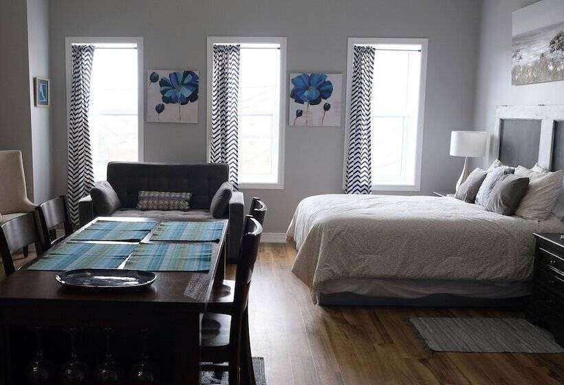 فندق Canalside Restaurant, Inn & Kitchen Store