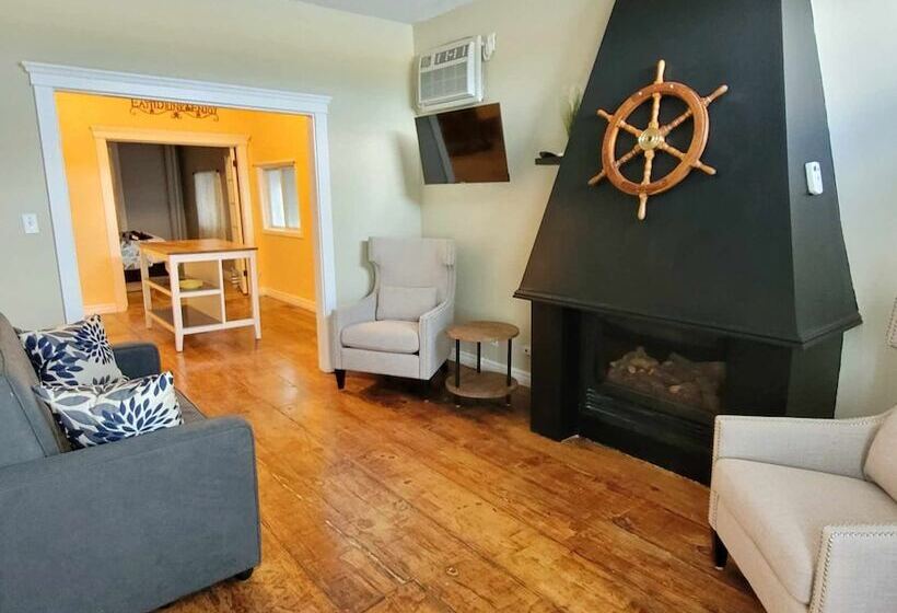 فندق Canalside Restaurant, Inn & Kitchen Store