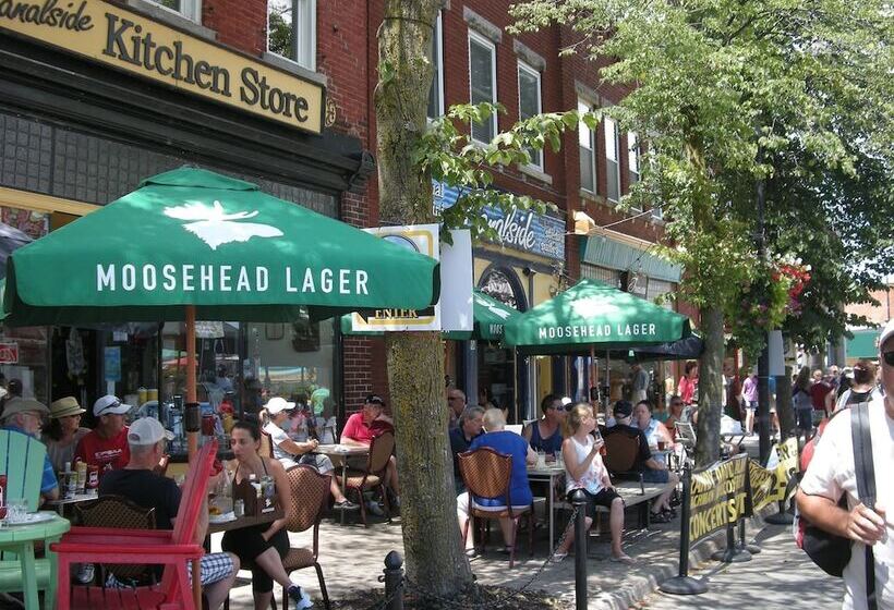 فندق Canalside Restaurant, Inn & Kitchen Store