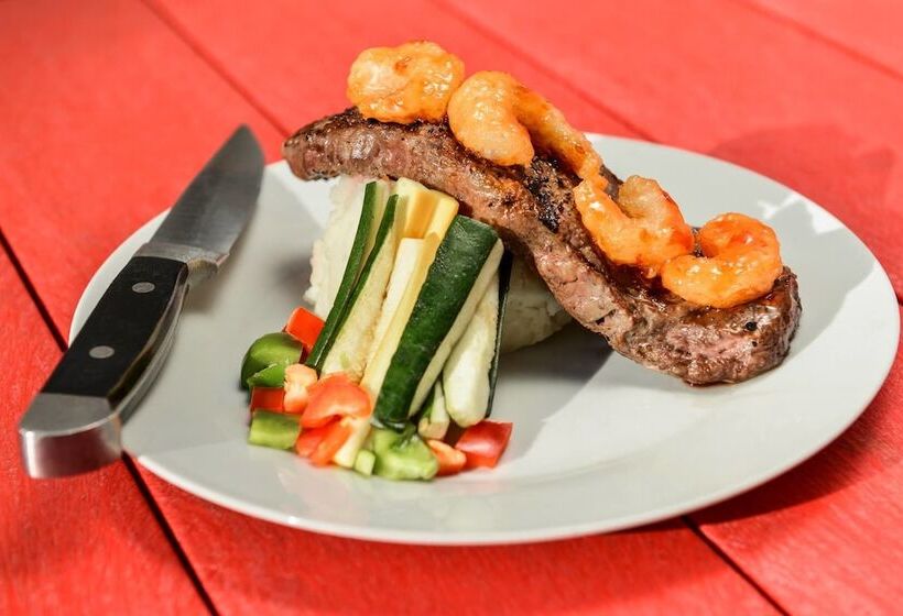 فندق Canalside Restaurant, Inn & Kitchen Store