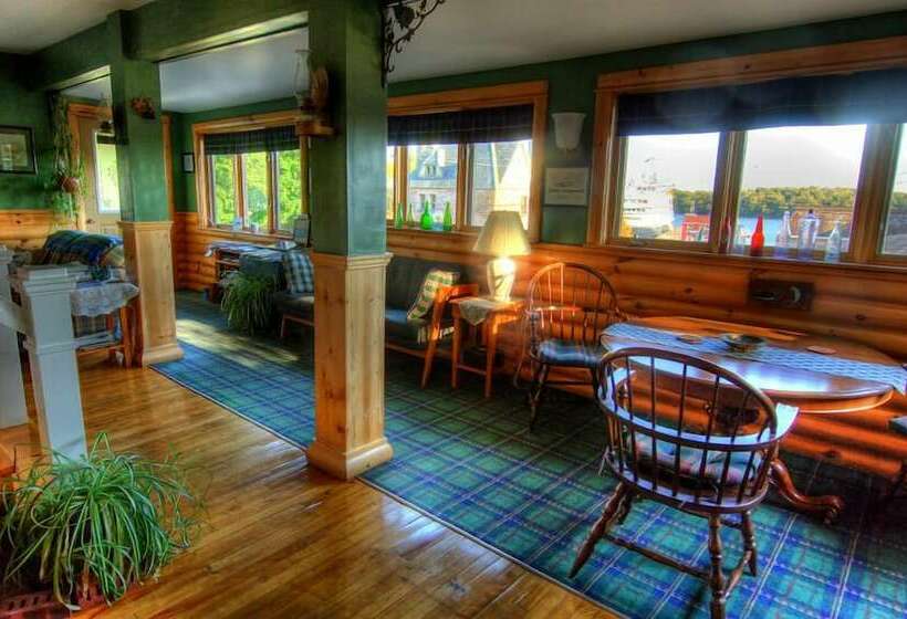 호텔 Green Highlander Lodge