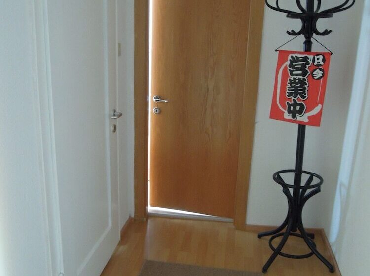 هتل Hostel Bregenz