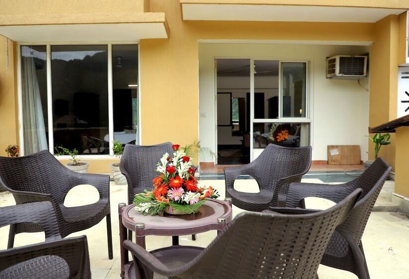 Отель Luxury Aloha Apartments