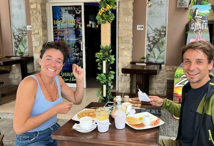 בית מלון כפרי Sun Island