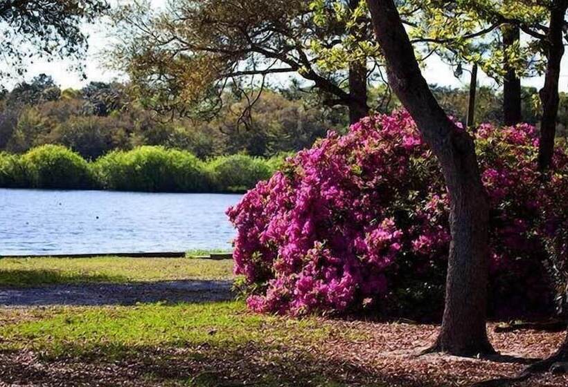 فندق Twin Lakes Camp Resort