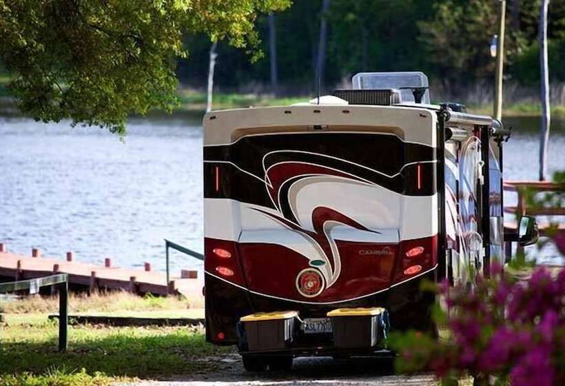 فندق Twin Lakes Camp Resort