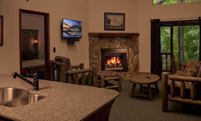 فندق Twin Lakes Camp Resort