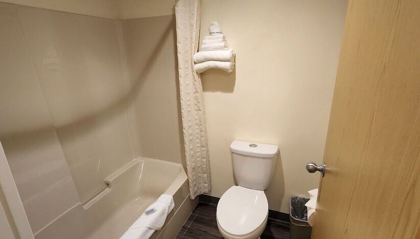 호텔 Woodland Inn Meadow Lake