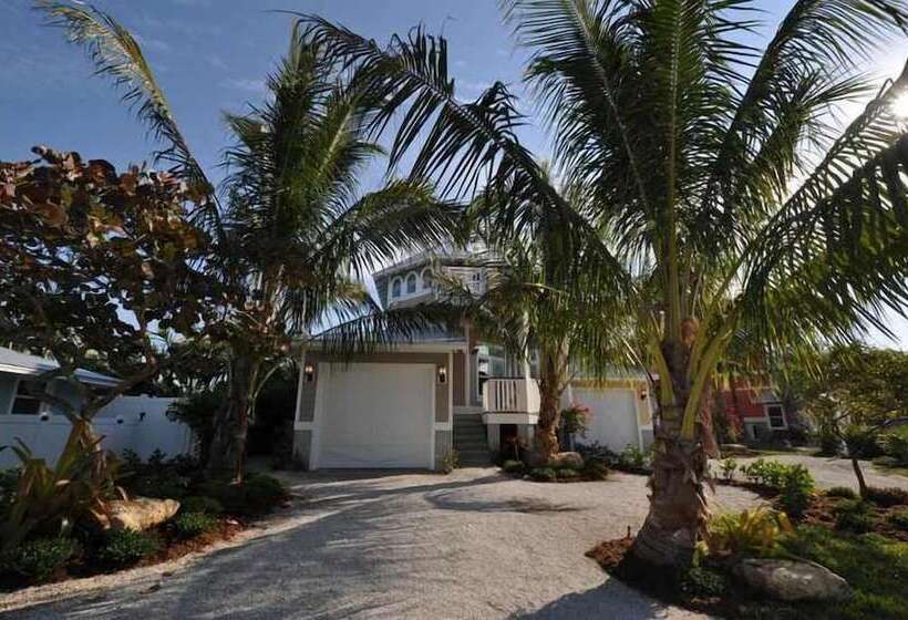 Lizzie Lu's Island Retreat