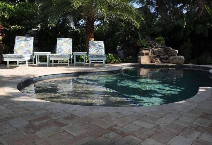 Lizzie Lu's Island Retreat