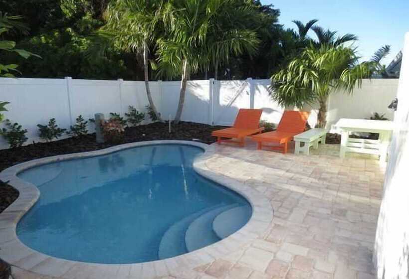 Lizzie Lu's Island Retreat