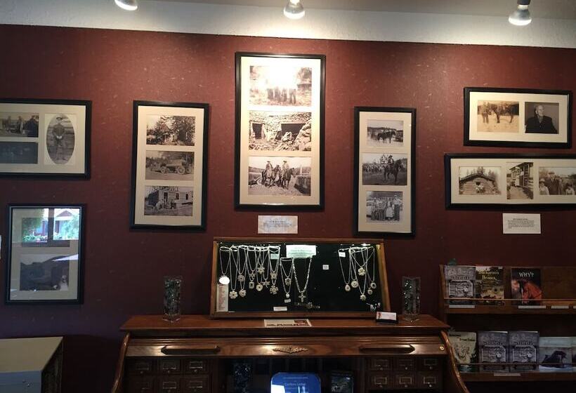 Мотель Cariboo Lodge