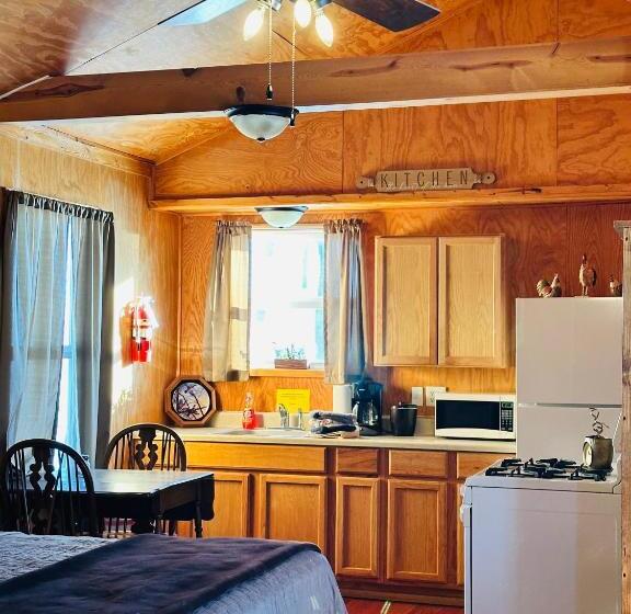 فندق على الطريق Country Cabins