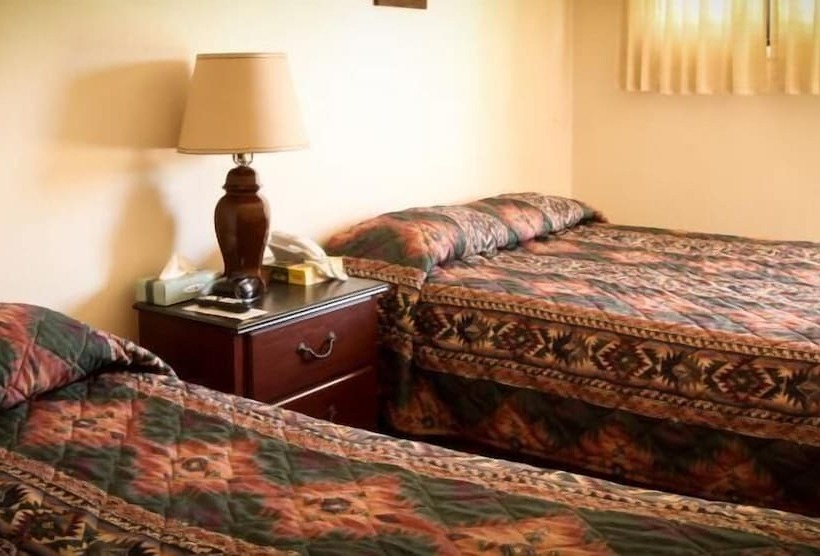 فندق على الطريق Cowboy Inn