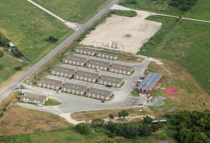 מוטל Cuero Oilfield Housing
