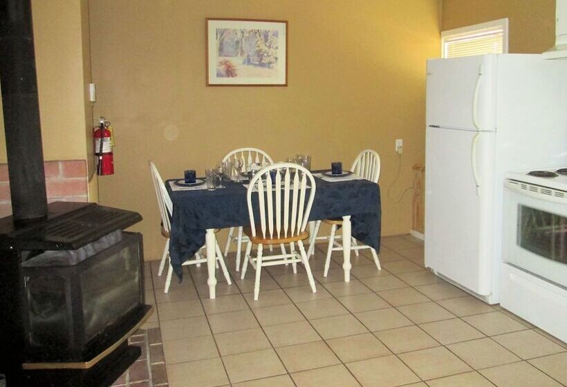 فندق على الطريق Edgewater Resorts   Edgewater Inn