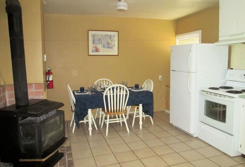 فندق على الطريق Edgewater Resorts   Edgewater Inn