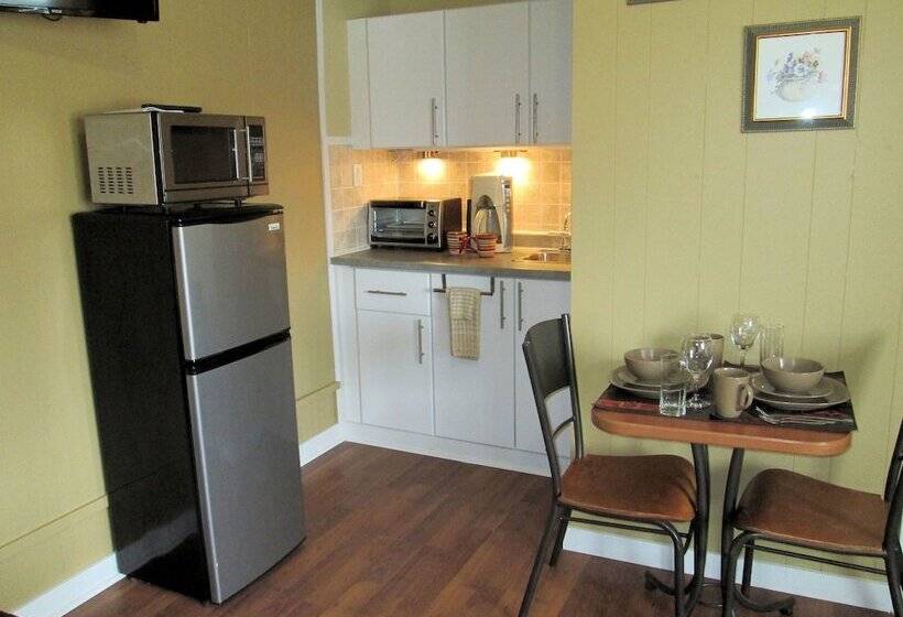 فندق على الطريق Edgewater Resorts   Edgewater Inn