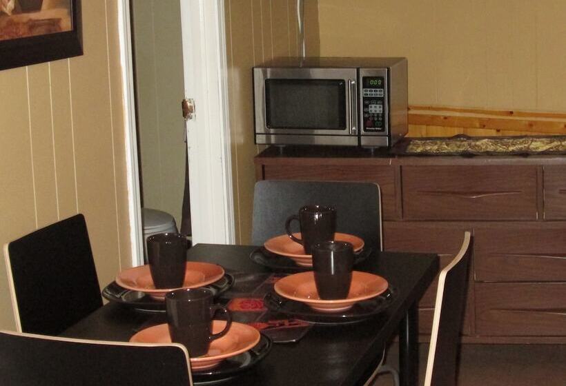 فندق على الطريق Edgewater Resorts   Edgewater Inn