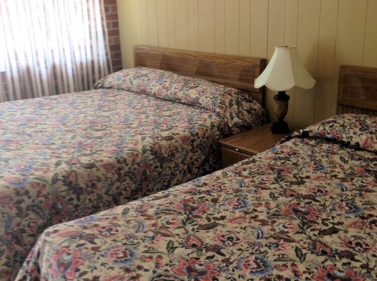 فندق على الطريق Edgewater Resorts   Edgewater Inn