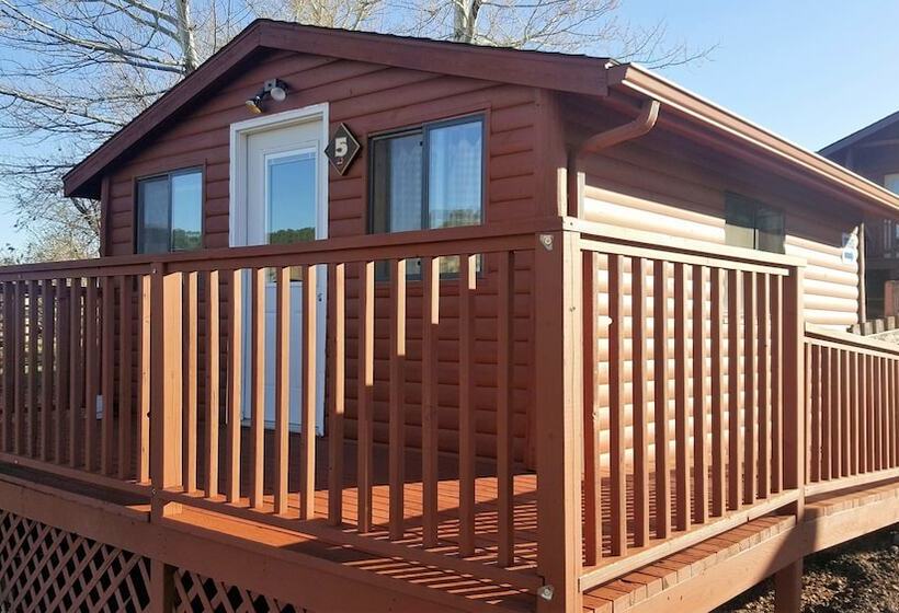 No Name City Luxury Cabins & Rv