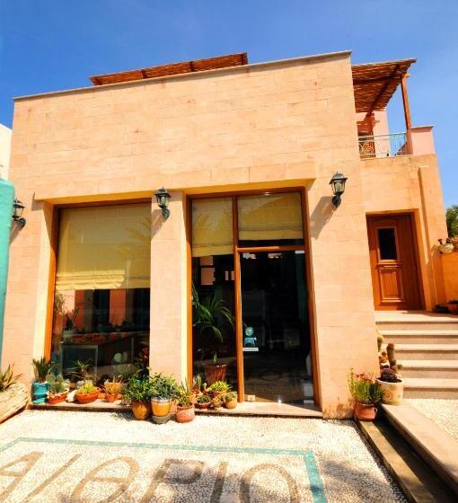 פנסיון Aethrio Studios