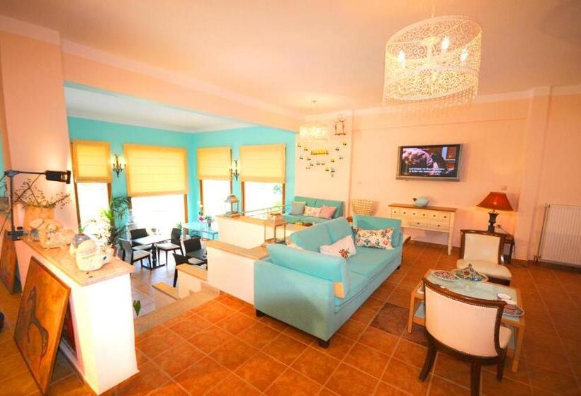 פנסיון Aethrio Studios