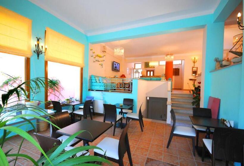 פנסיון Aethrio Studios